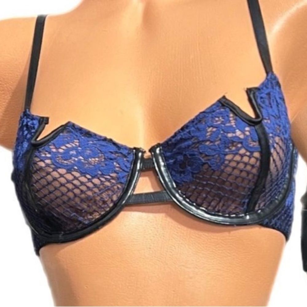 Victoria’s Secret Limited Edition Hard to find Very Sexy Scandalous Balconet bra
